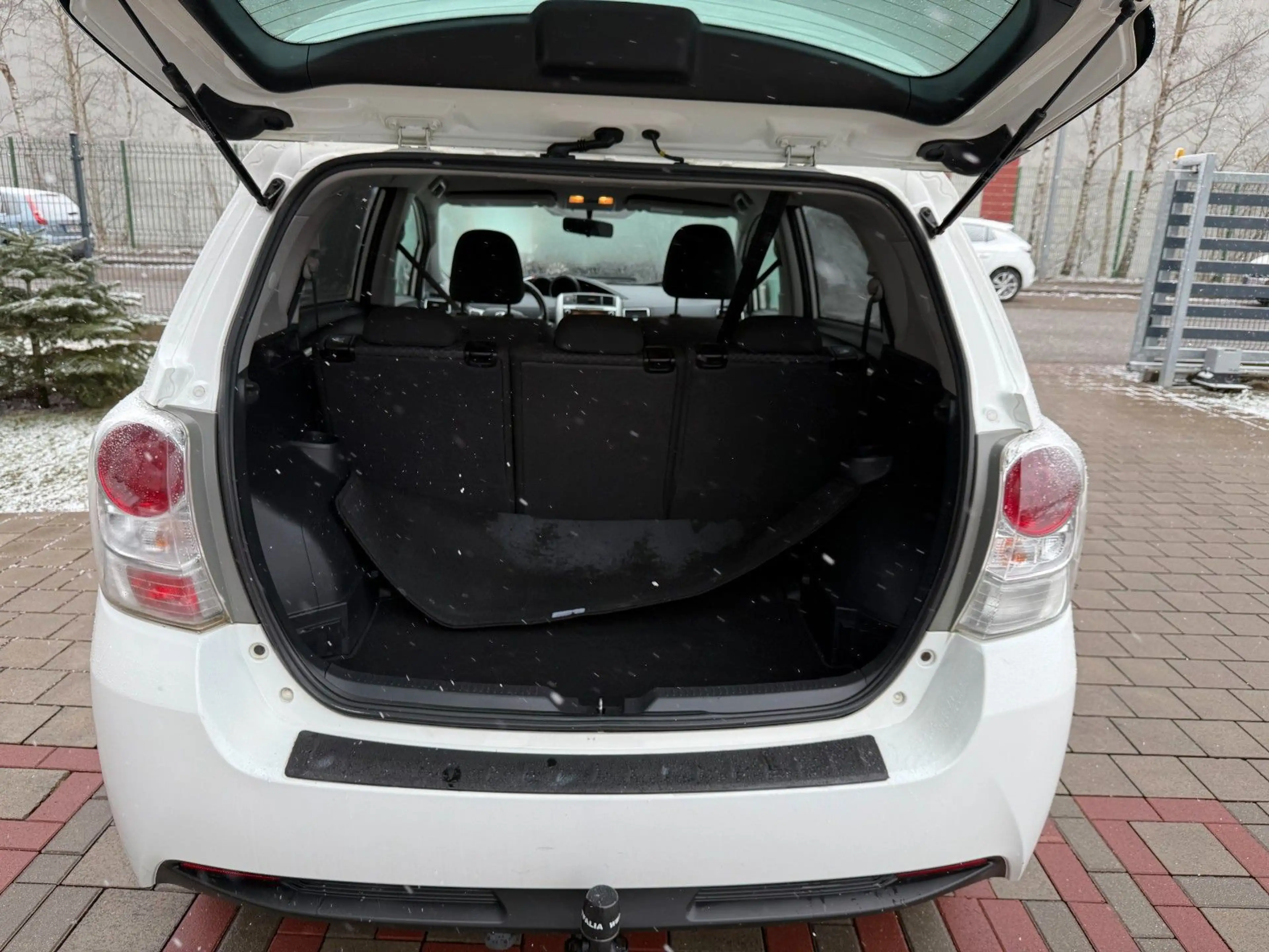Toyota Verso Life 2.0 D-4D TÜV/INSP. Neu/AHK — photo 14