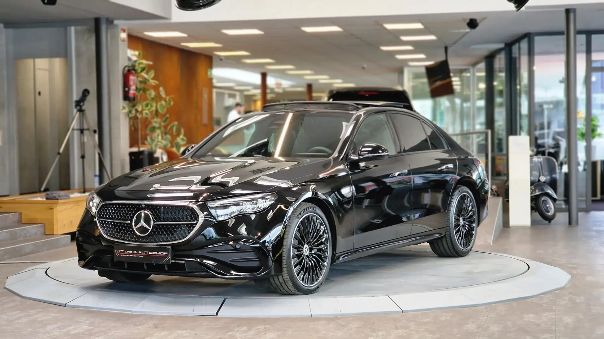 Mercedes-Benz E 200 d AMG-Paket Aut. *Pano*Kamera*Navi*20Zoll* Schwarz - 1