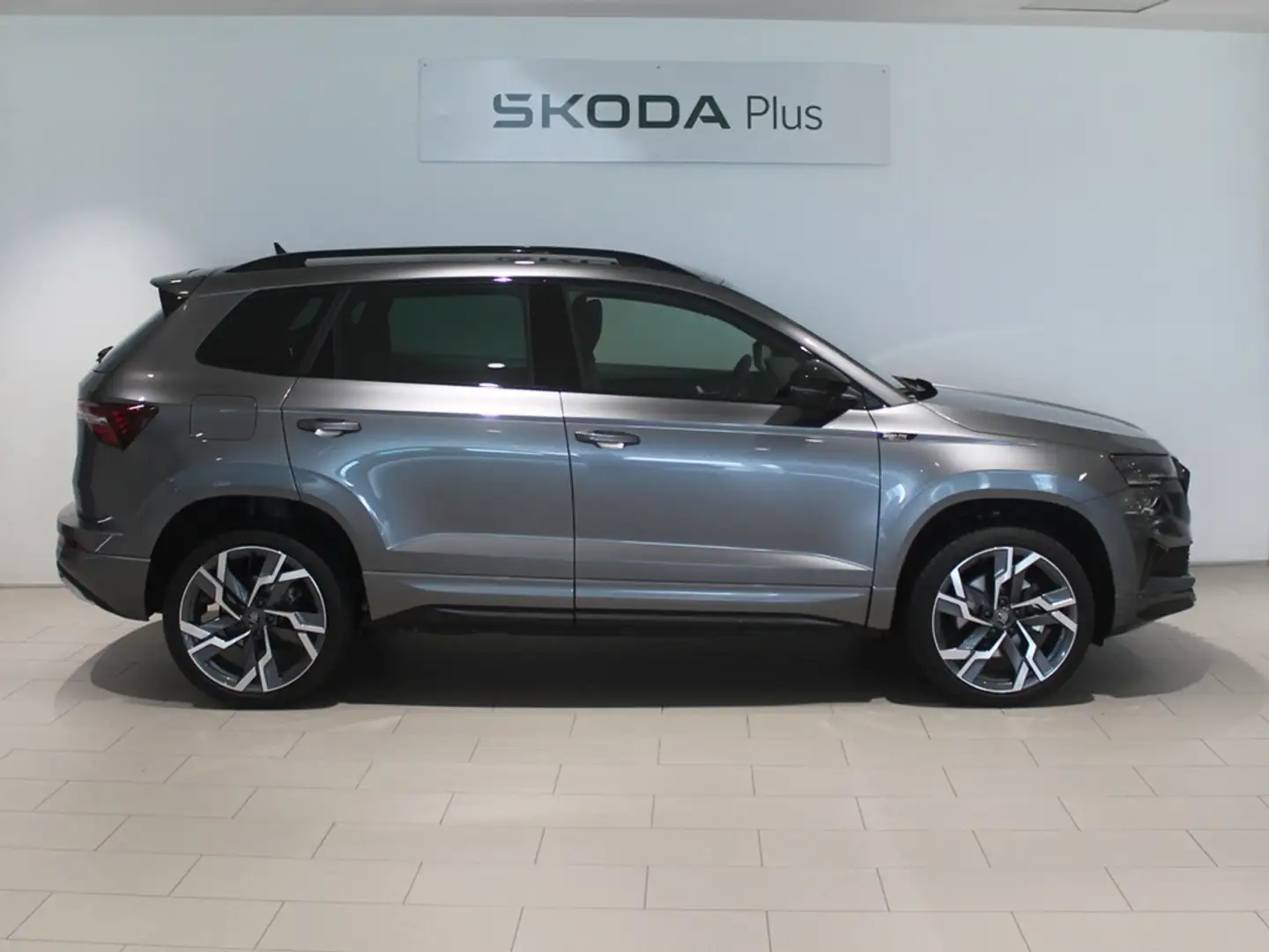 Skoda Karoq 1.5 TSI Sportline ACT DSG 110KW Gris - 2