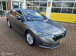 Skoda Octavia Sedan Alarm, Stoelverwarming, Stuurwielverwarming, Android Auto, Lendensteun, Regensensor, Lichtmetalen velgen, Bandenspanningscontrole