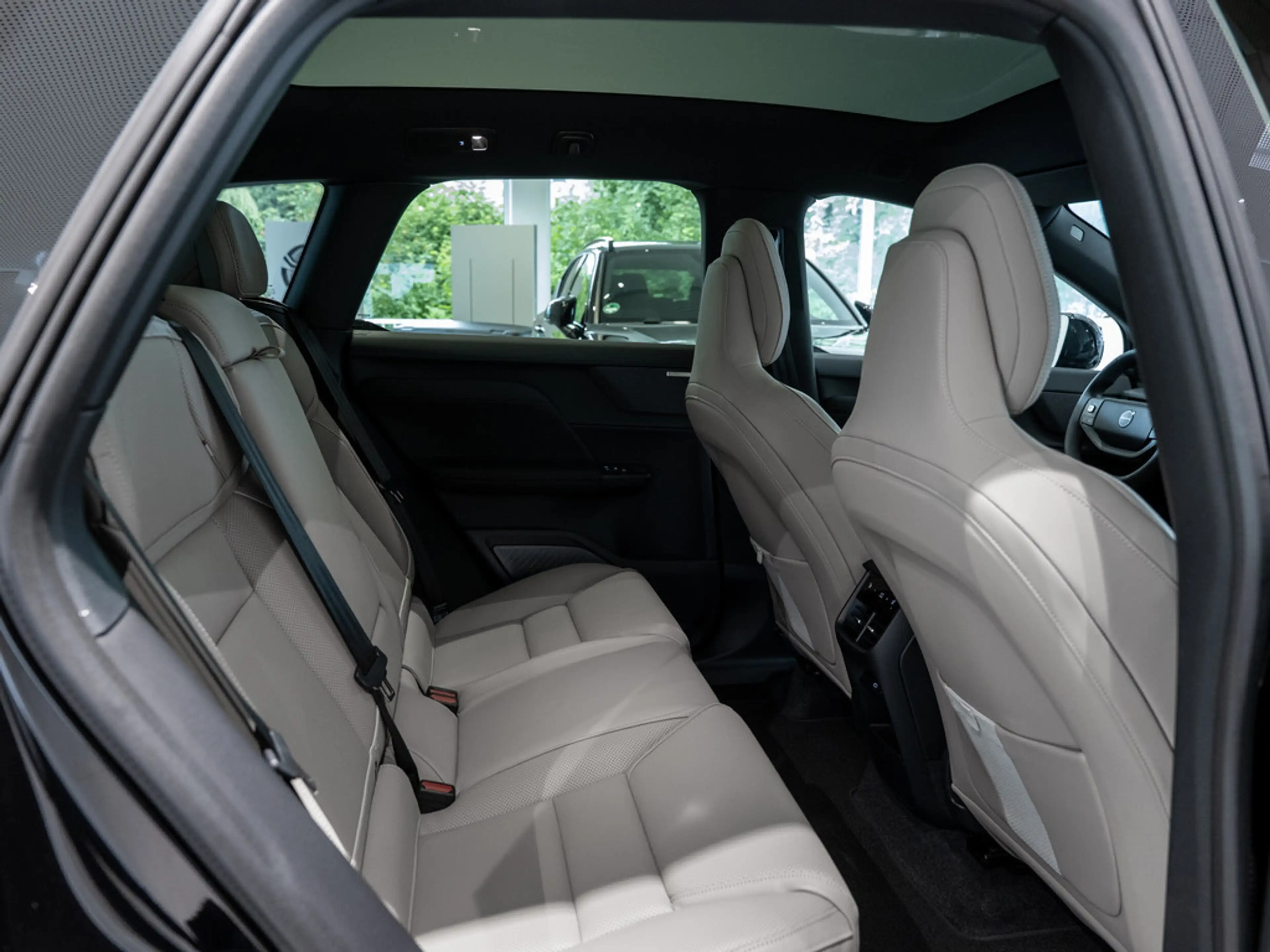 Volvo EX60 P10 Ultra AWD SITZBELÜFTUNG PANO 360° — photo 8
