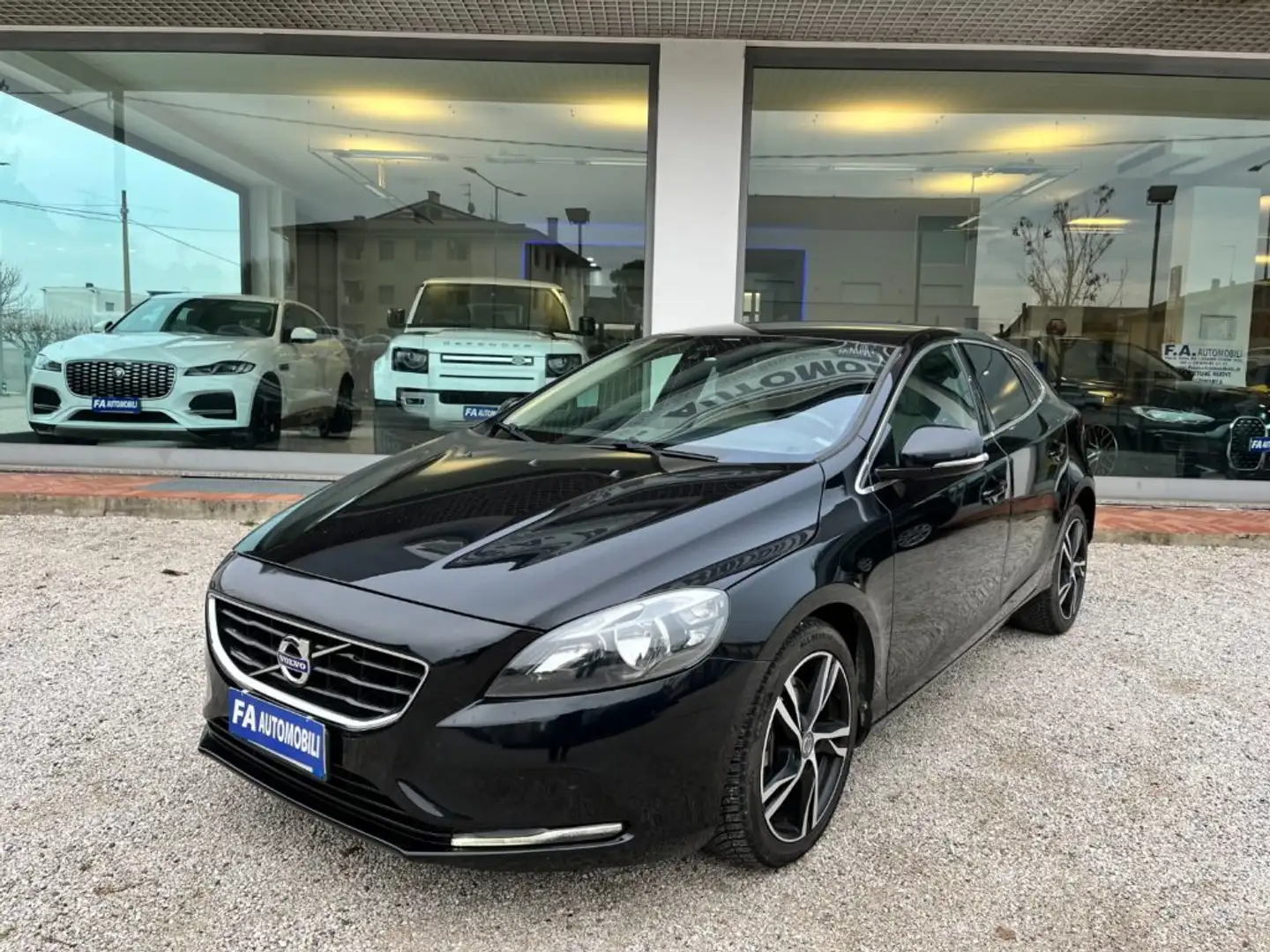 Volvo V40 D3 Geartronic Momentum Nero - 2