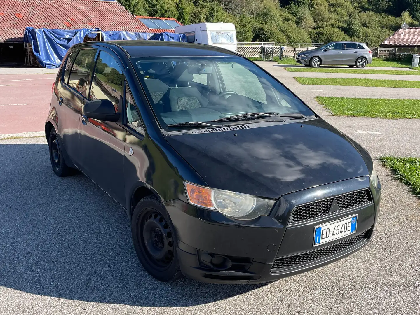 Mitsubishi Colt Colt VIII 2009 5p 1.1 Invite Gpl Negru - 1