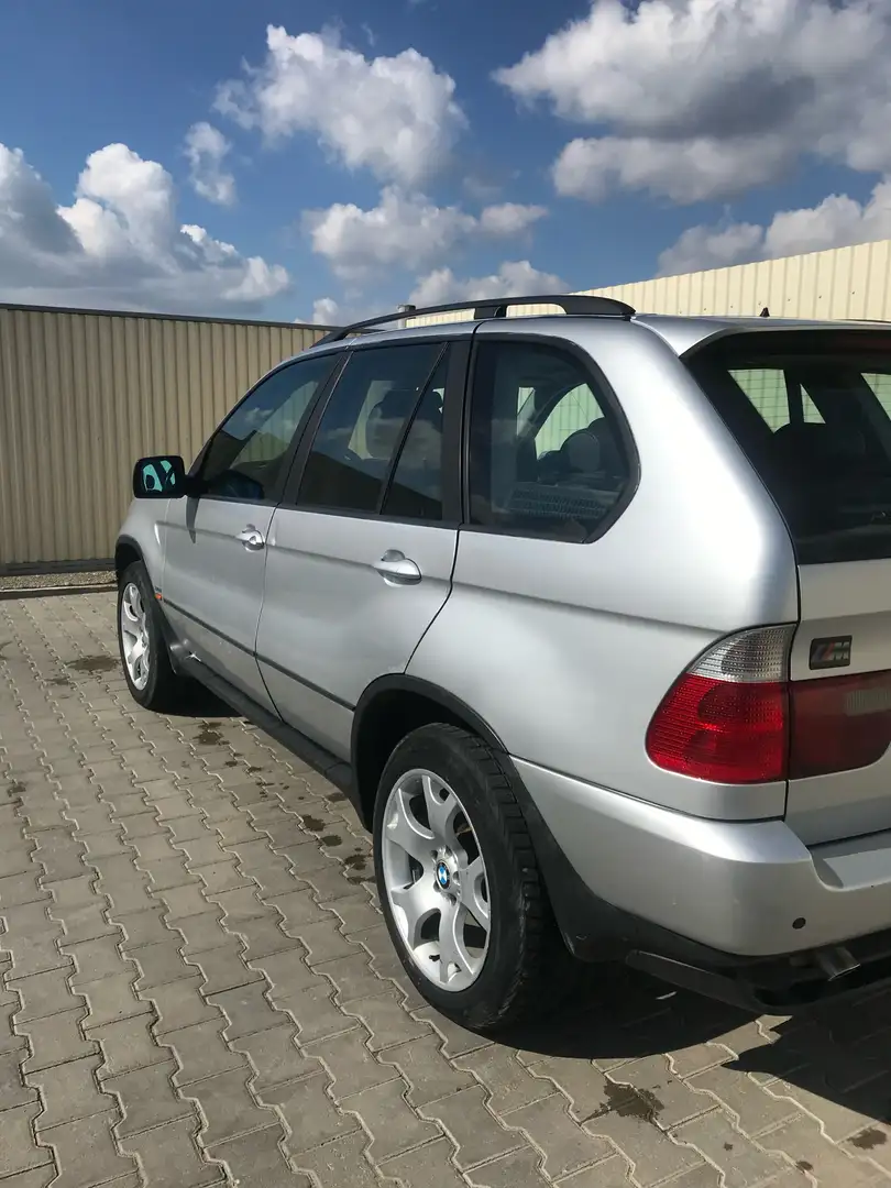 BMW X5 3.0 i Silber - 2