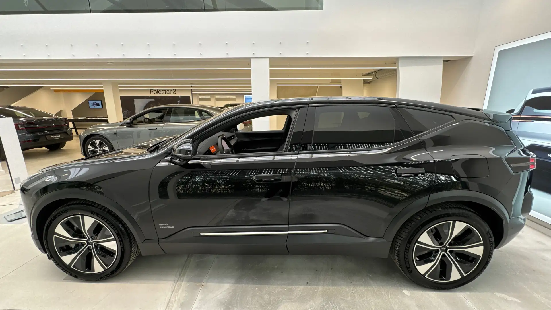 Polestar 3 111 kWh Long Range Pilot Чорний - 2