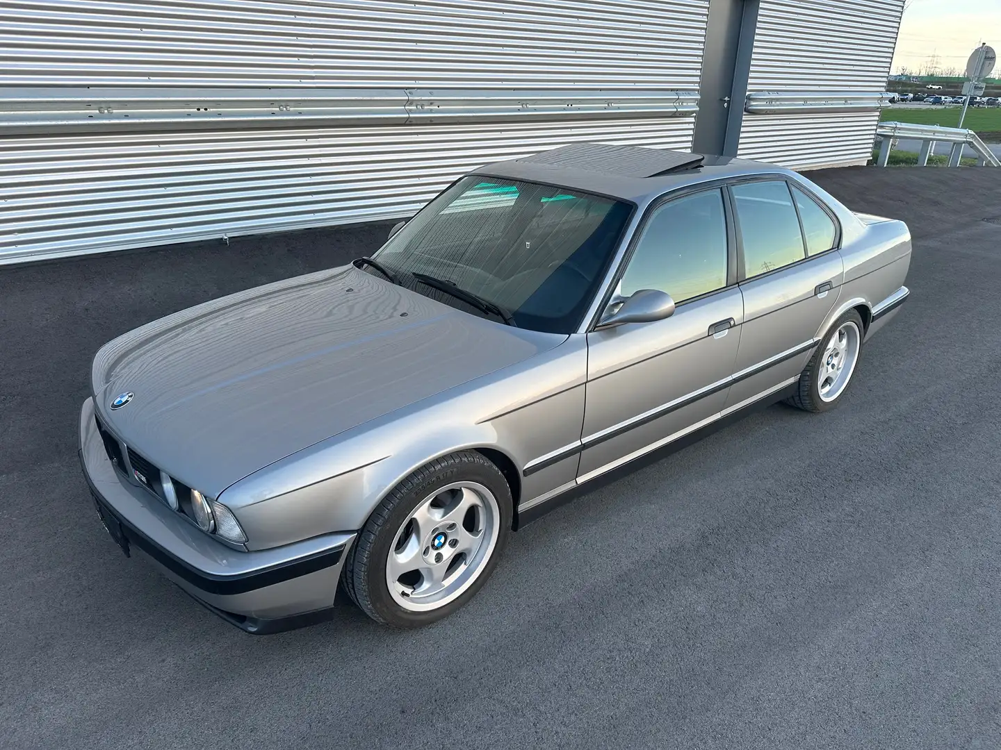 BMW M5 ID:1 Сірий - 1