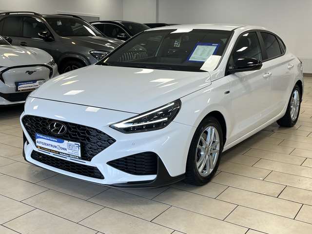 Imagine Hyundai i30 Fastback*N-Line*ACC*LED*Cam*SHZ*TeilLeder*1H