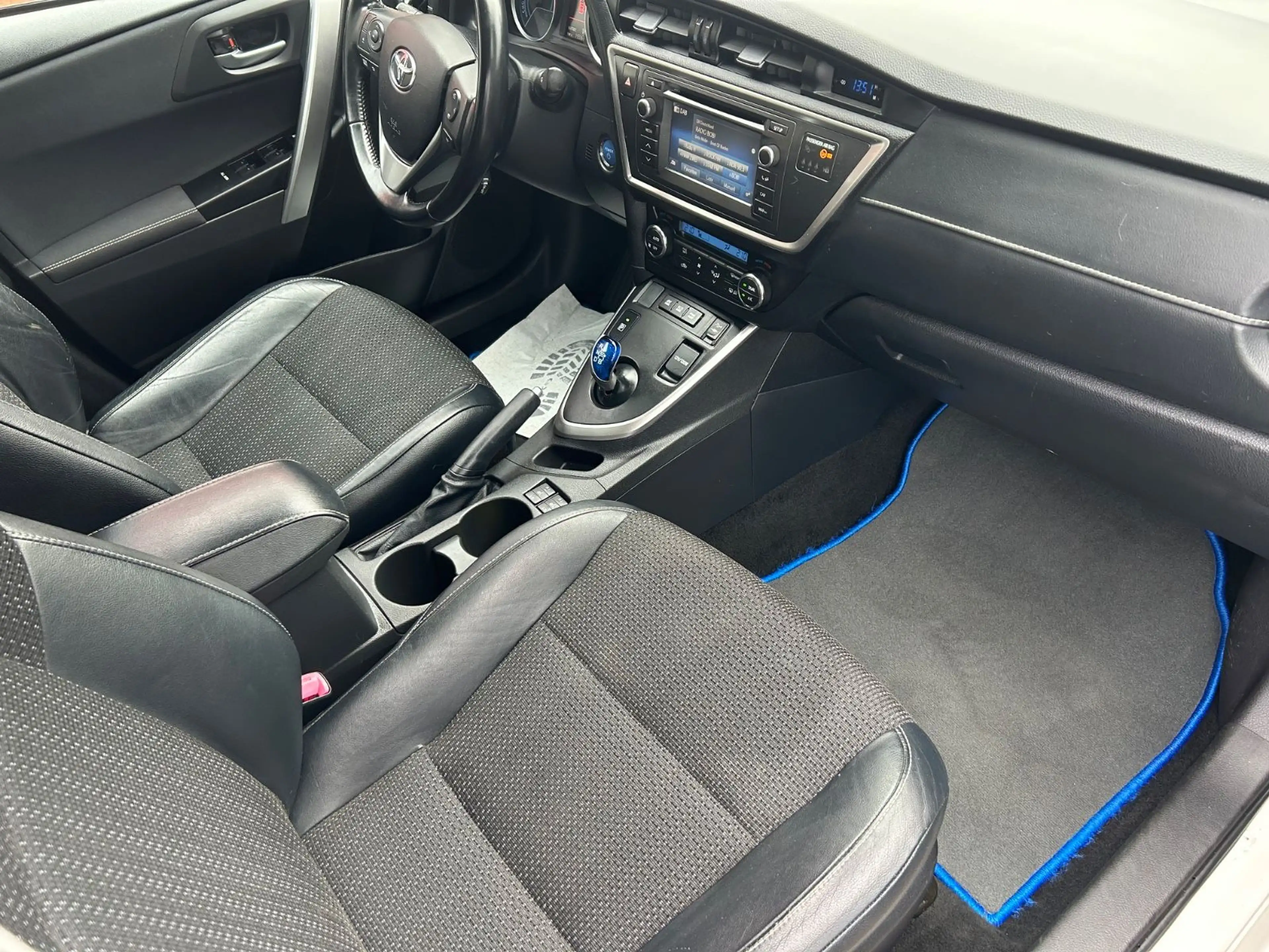 Toyota Auris Hybrid Executive/`**** — photo 15