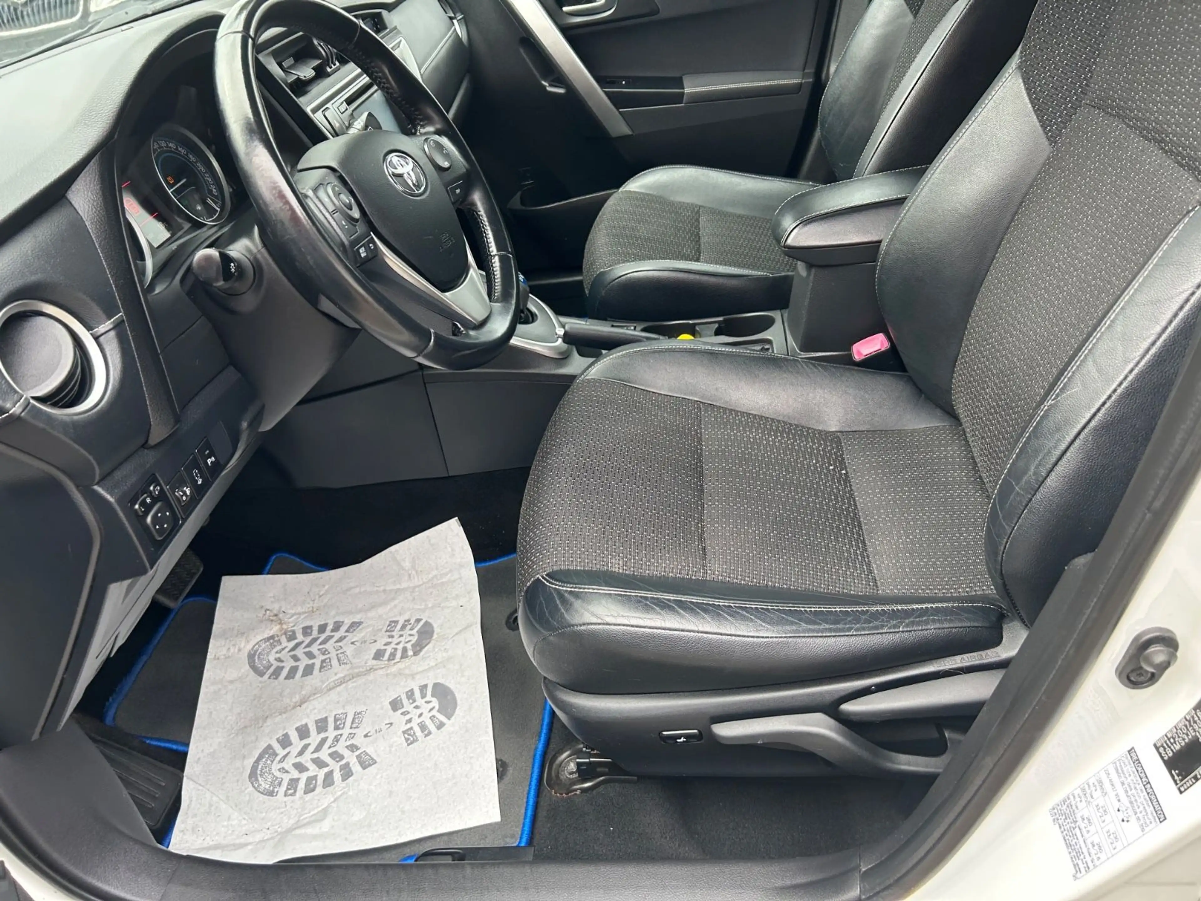 Toyota Auris Hybrid Executive/`**** — photo 14
