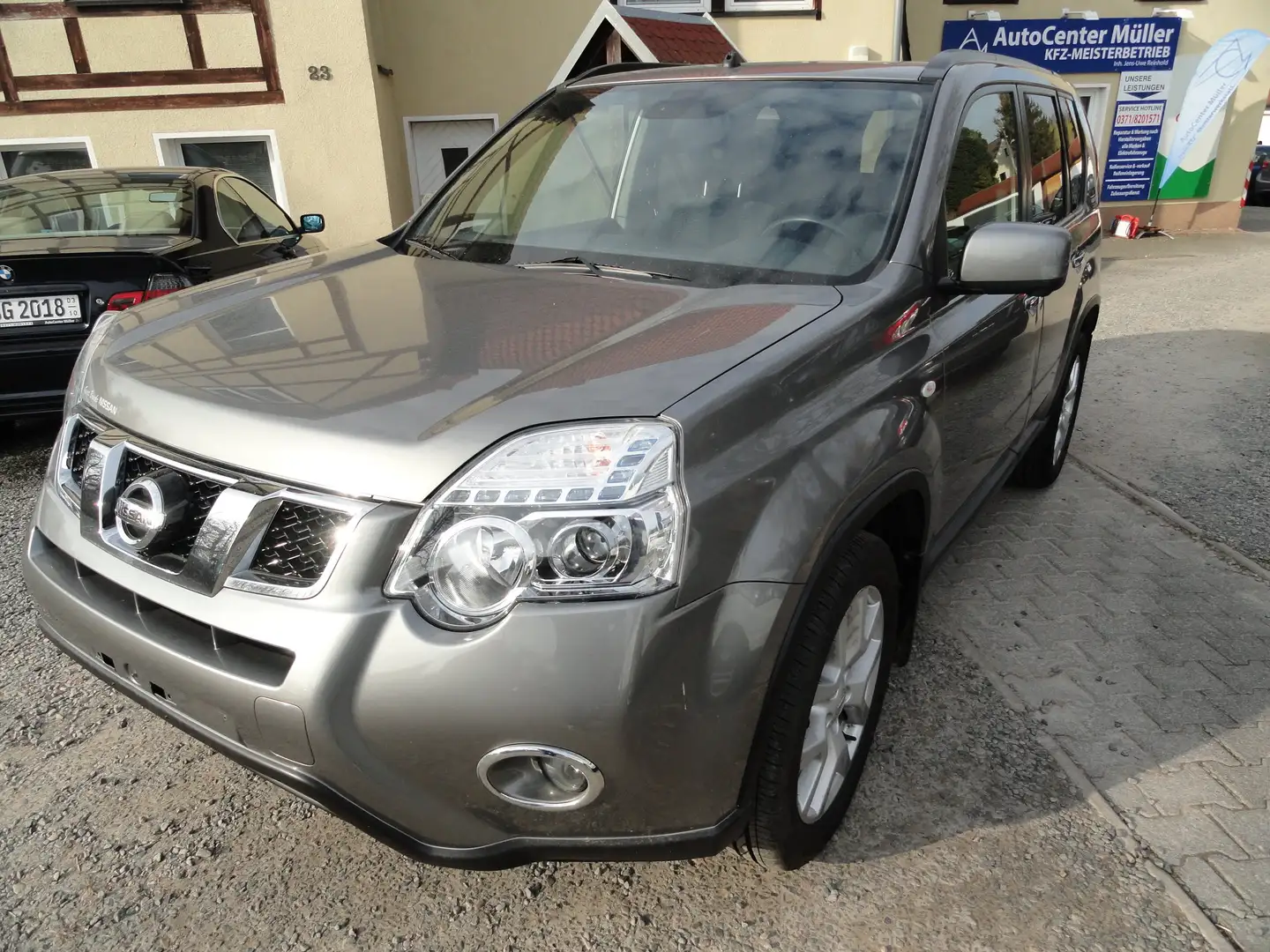 Nissan X-Trail 2.0 dci 4x4 DPF LE Gris - 2