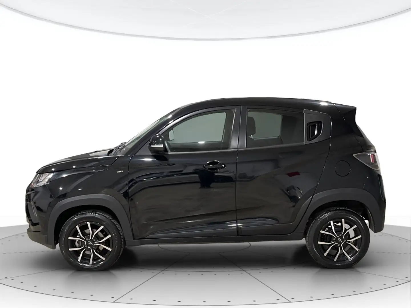 Mahindra KUV100 1.2 NXT K8 Schwarz - 2