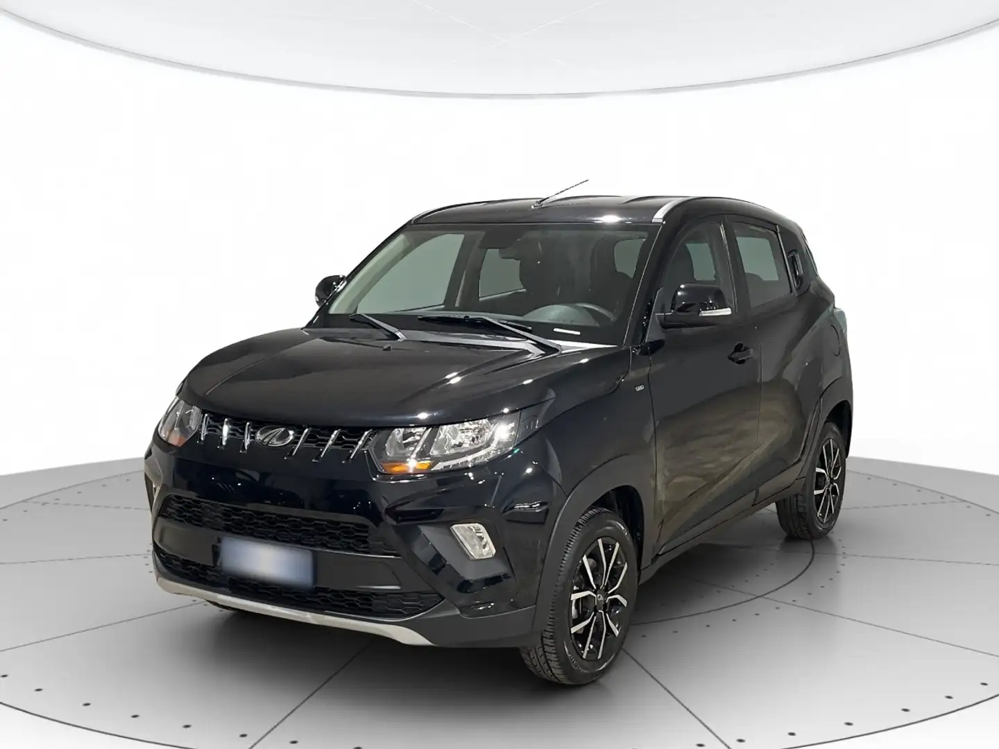Mahindra KUV100 1.2 NXT K8 Schwarz - 1