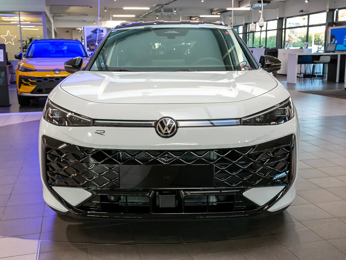 Volkswagen T-Roc R-Line 1.5 eTSI Apple Android Parkpaket Wit - 2