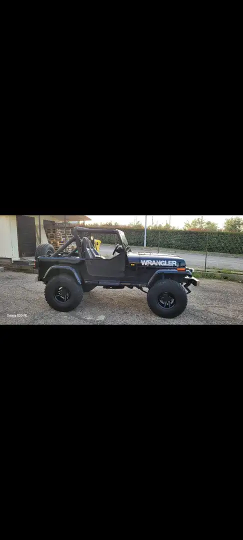 Jeep Wrangler Hard Top 4.0 Laredo autocarro - 2