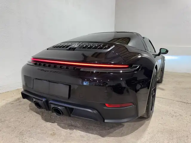 Porsche 911 view 15