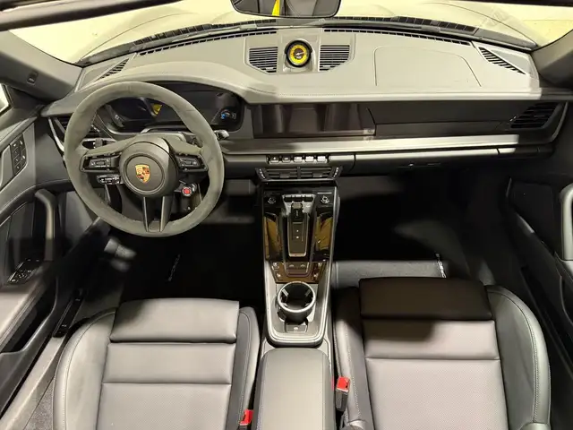 Porsche 911 view 9