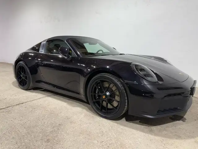 Porsche 911 view 5