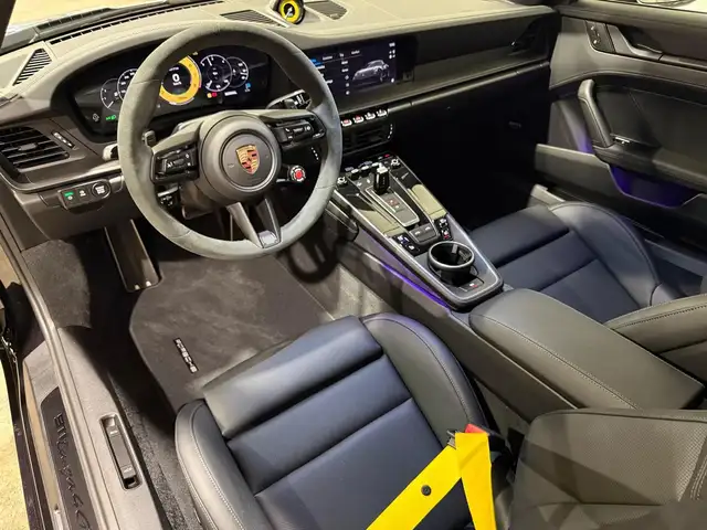 Porsche 911 view 10