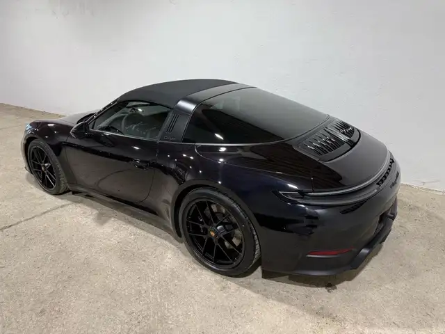 Porsche 911 view 13