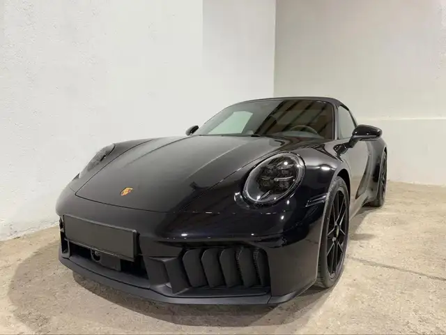Porsche 911 view 4