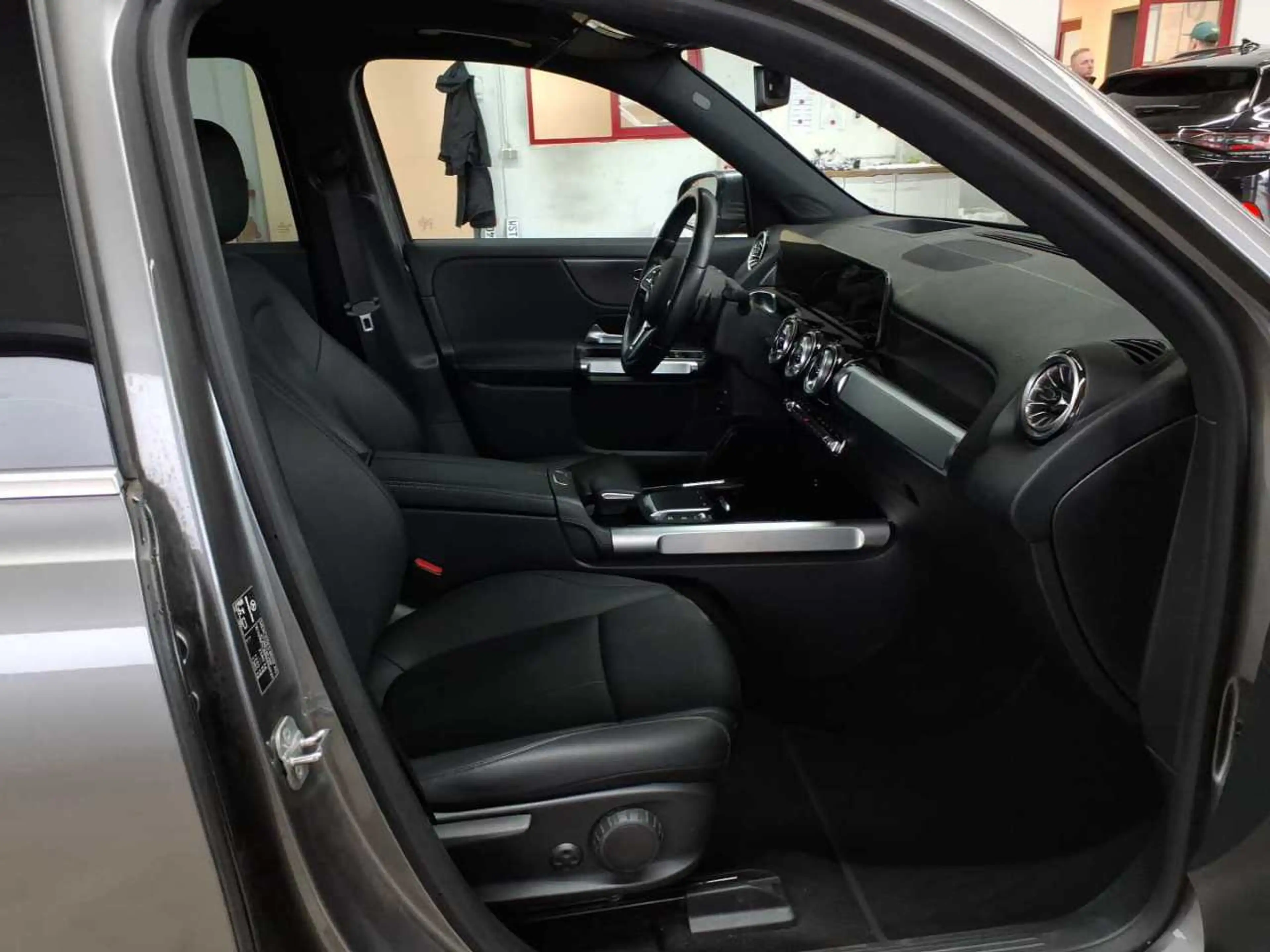 Mercedes-Benz EQB 350 EQB 350 4M Progressive Advanced+ Pano — photo 8