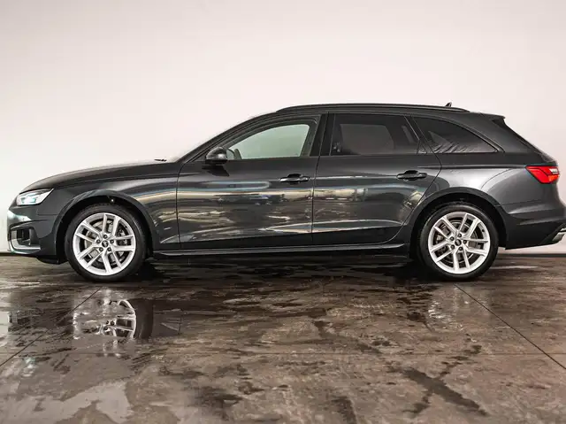 Audi A4 Avant view 2
