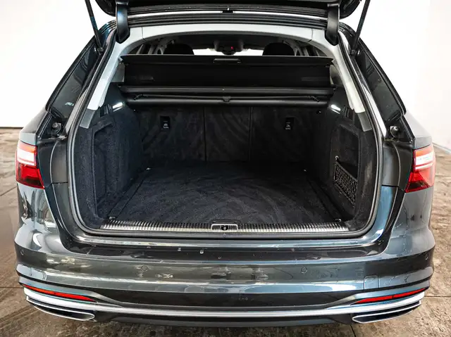Audi A4 Avant view 6