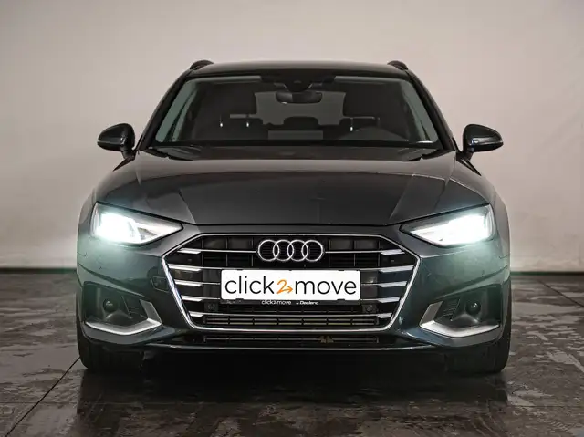 Audi A4 Avant view 3