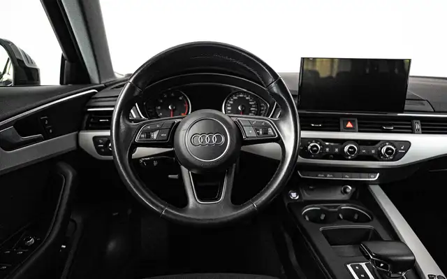 Audi A4 Avant view 12