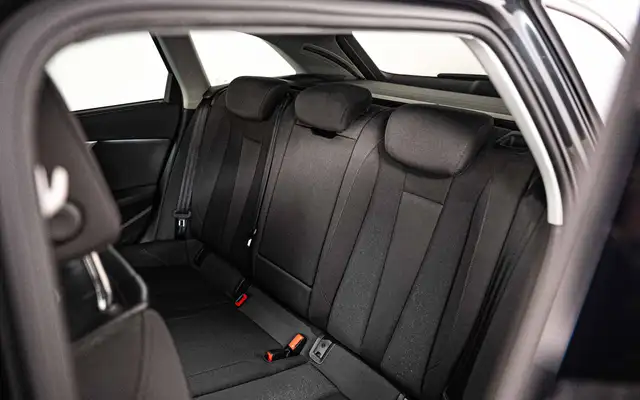 Audi A4 Avant view 8