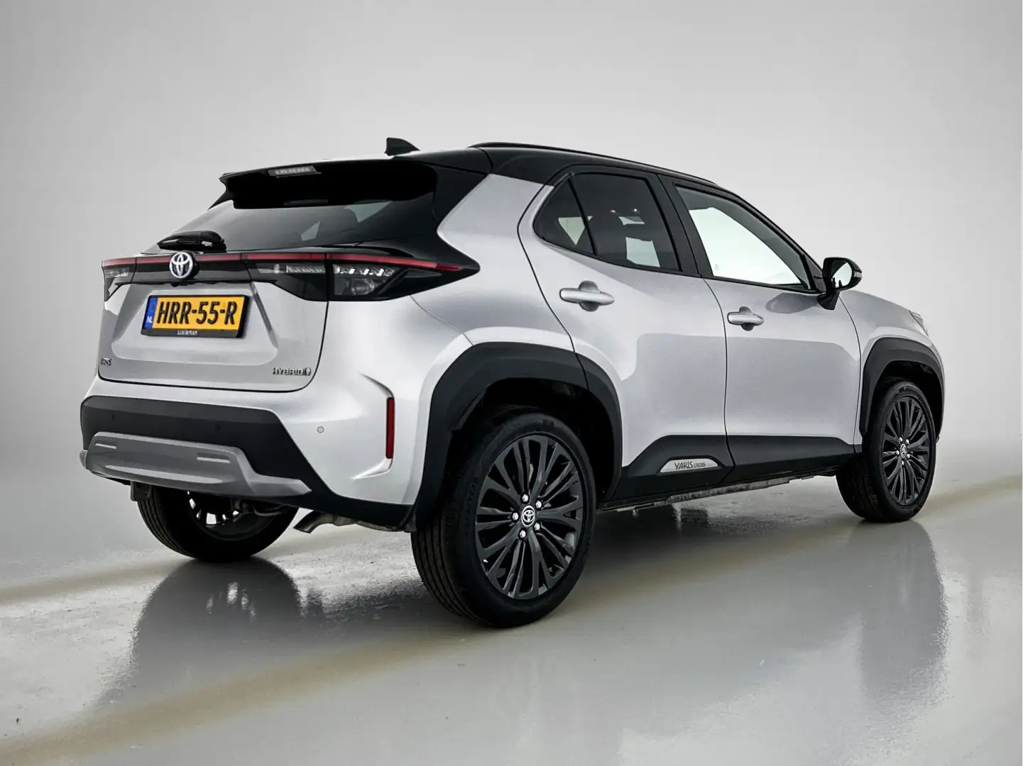 Toyota Yaris Cross 1.5 Hybrid Adventure Limited | Half lederen | Appl Grijs - 2