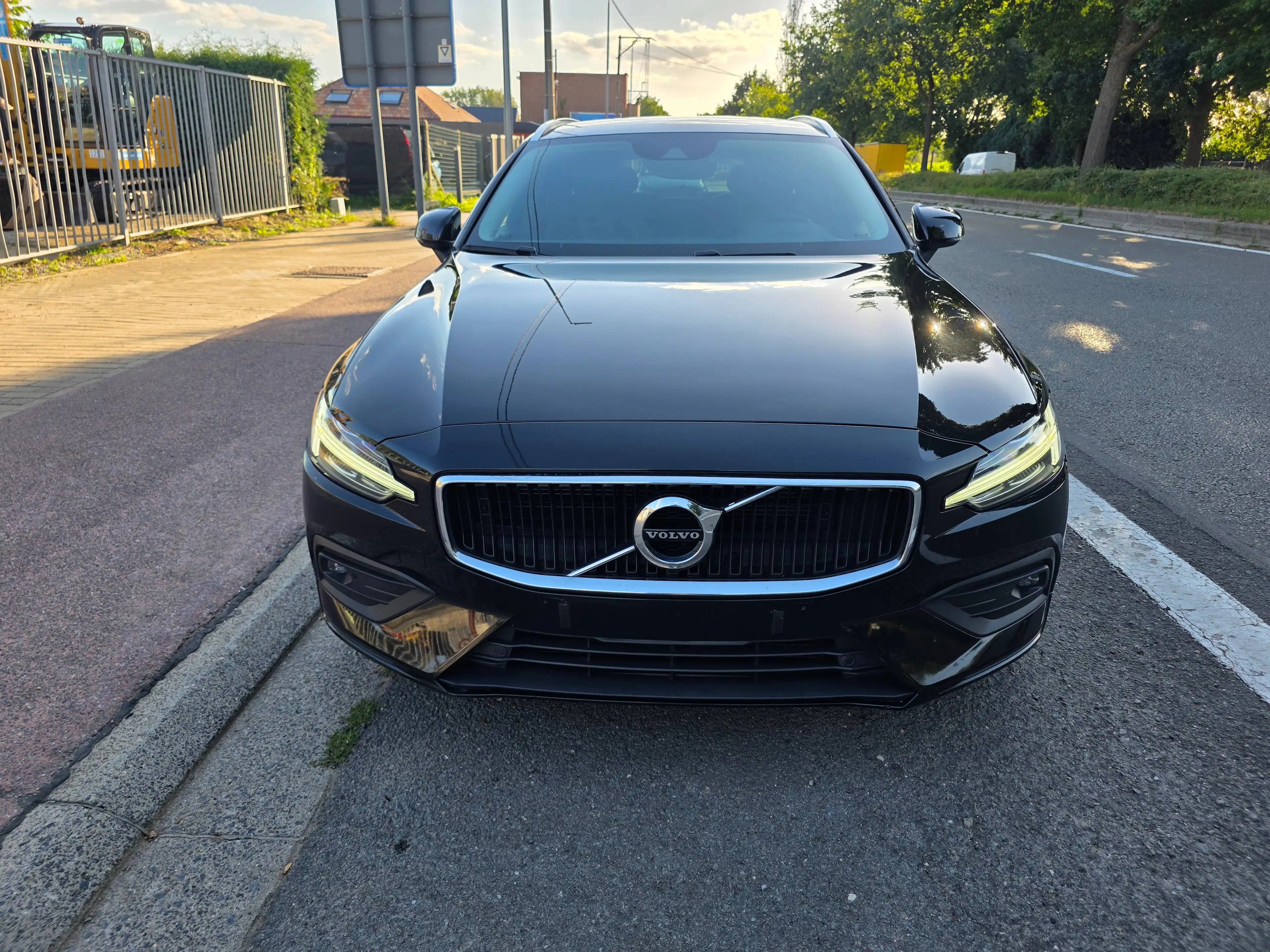 Volvo V60 2.0 B4 Momentum Pro Geartronic 1°EIG. IN ZEER GOEDE STAAT 2021' 121000KM !! DIESEL/HYBRIDE EURO6d !! — photo 2