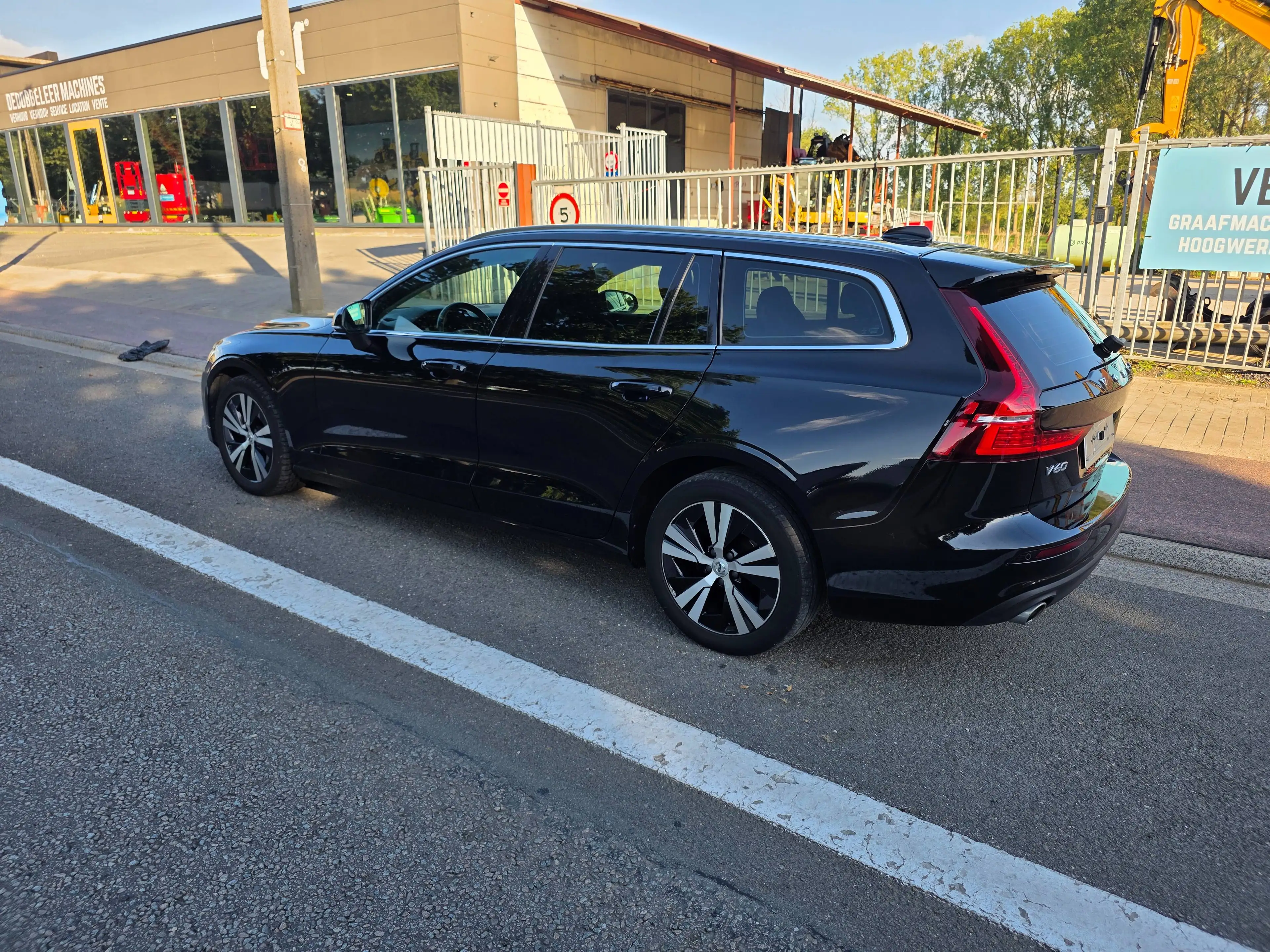 Volvo V60 2.0 B4 Momentum Pro Geartronic 1°EIG. IN ZEER GOEDE STAAT 2021' 121000KM !! DIESEL/HYBRIDE EURO6d !! — photo 5