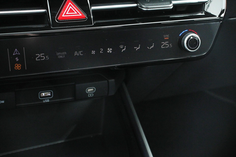 Kia e-Niro EV DynamicPlusLine 64.8 kWh Navigatie Half Leder S — photo 17