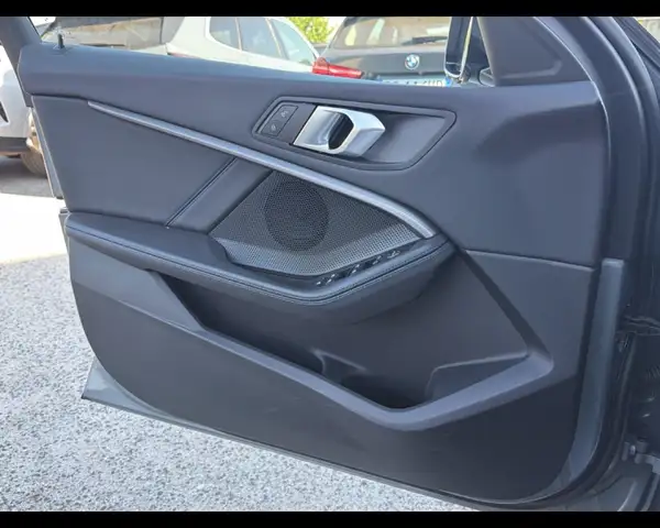 BMW 1 Series view 13