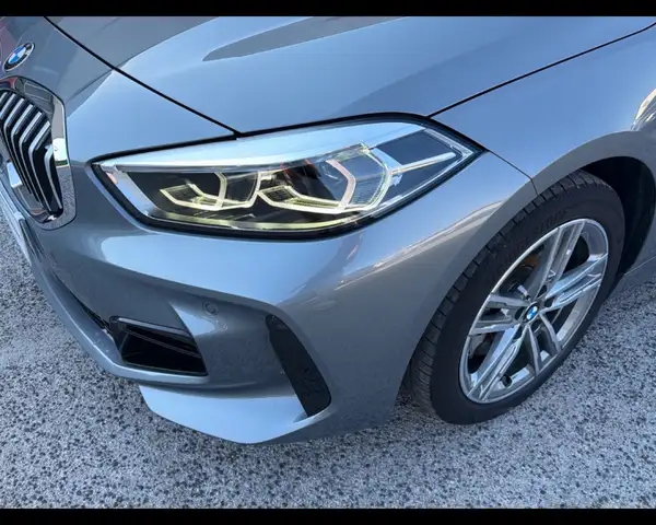 BMW 1 Series view 11