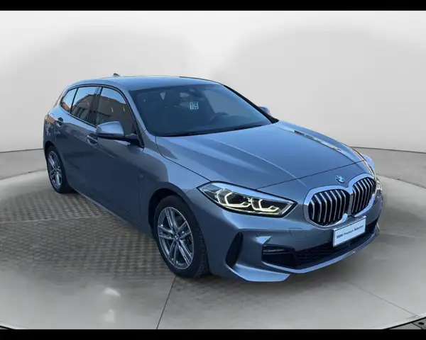 BMW 1 Series view 4