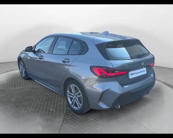BMW 1 Series view 8