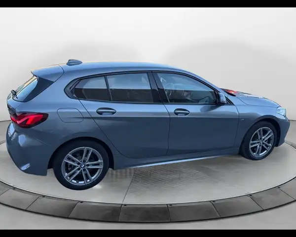 BMW 1 Series view 5