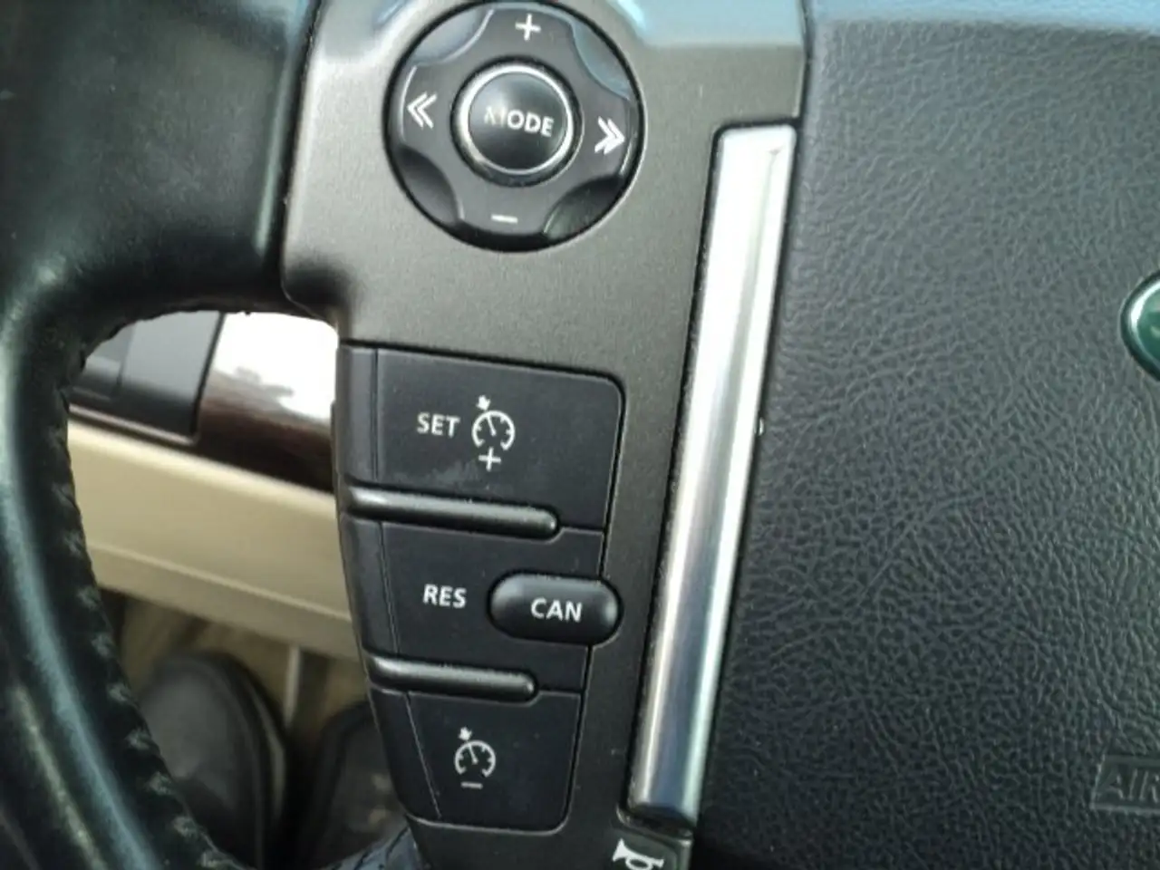Land Rover LR2 снимка Land Rover LR2