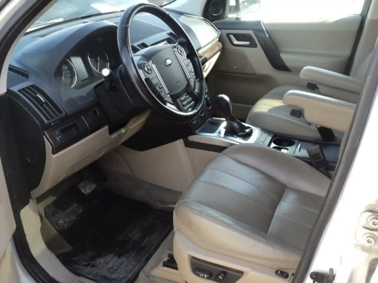 Land Rover LR2 снимка Land Rover LR2