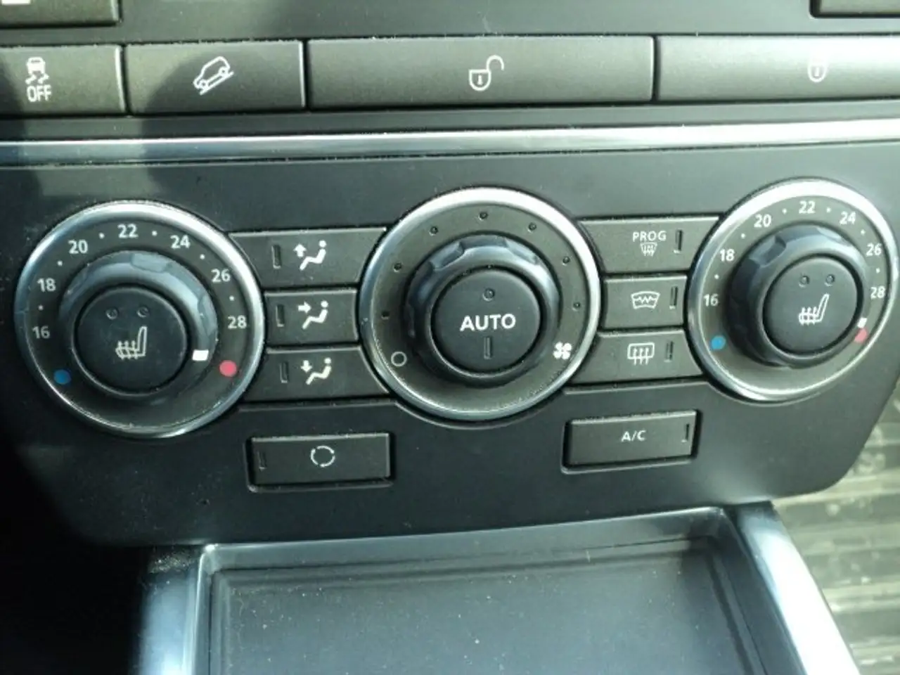 Land Rover LR2 снимка Land Rover LR2