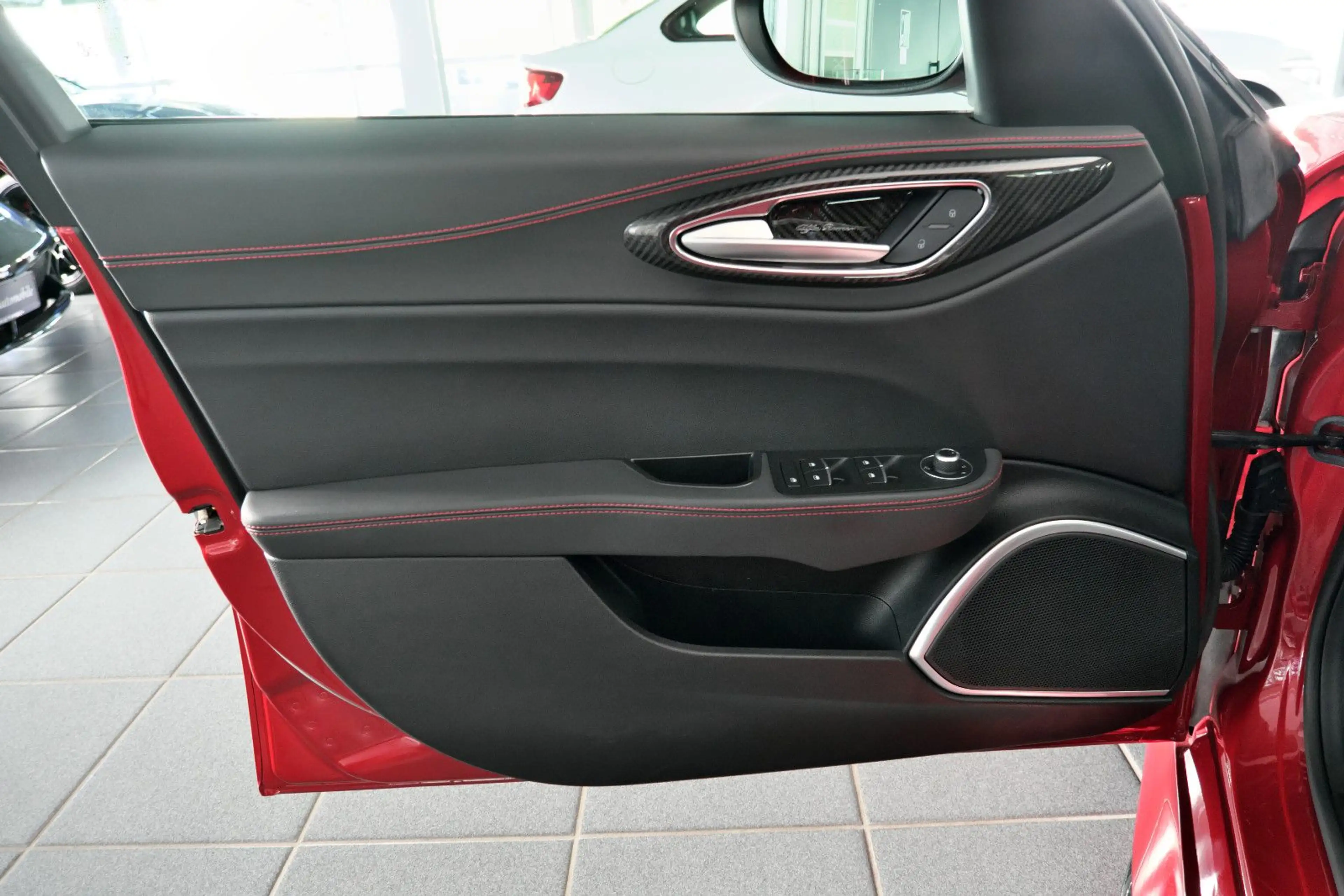Alfa Romeo Giulia Quadrifoglio Rosso Competizione 1. Hand — photo 13