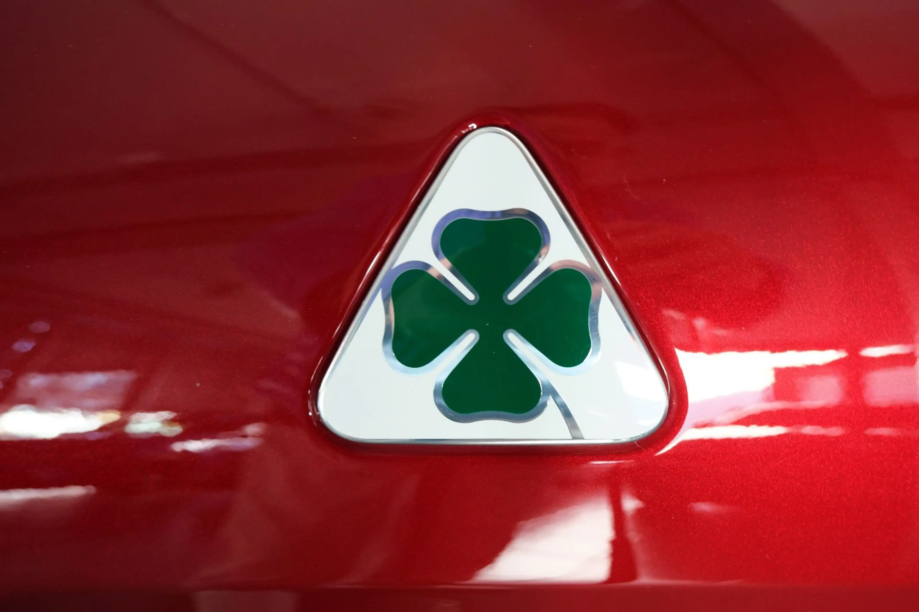 Alfa Romeo Giulia Quadrifoglio Rosso Competizione 1. Hand — photo 9
