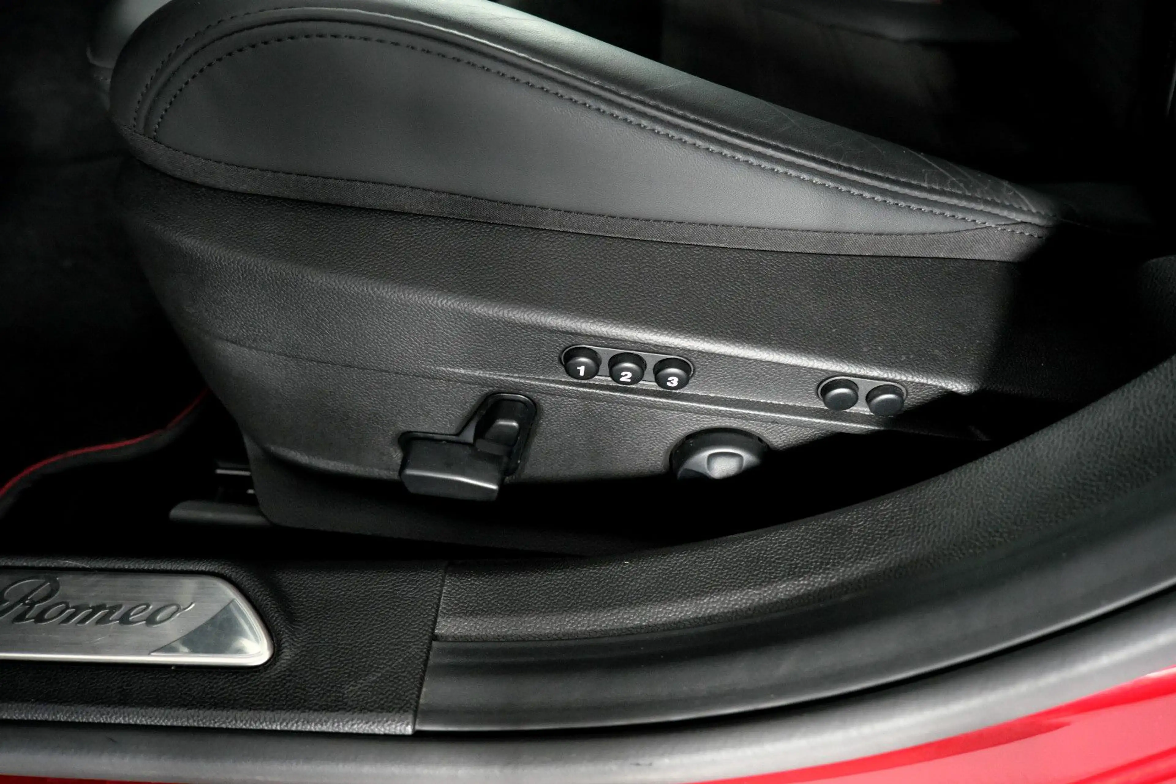 Alfa Romeo Giulia Quadrifoglio Rosso Competizione 1. Hand — photo 14
