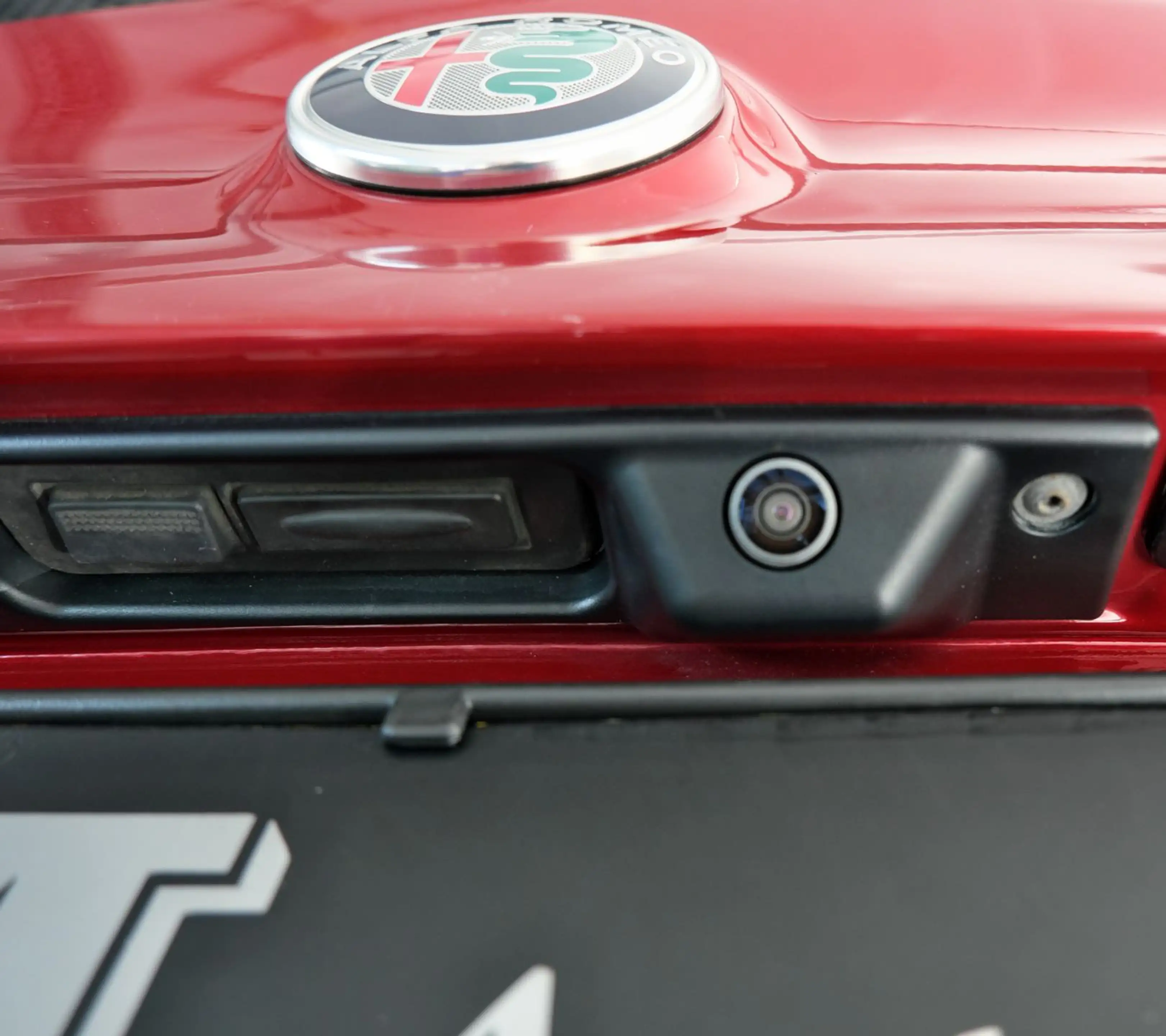 Alfa Romeo Giulia Quadrifoglio Rosso Competizione 1. Hand — photo 10