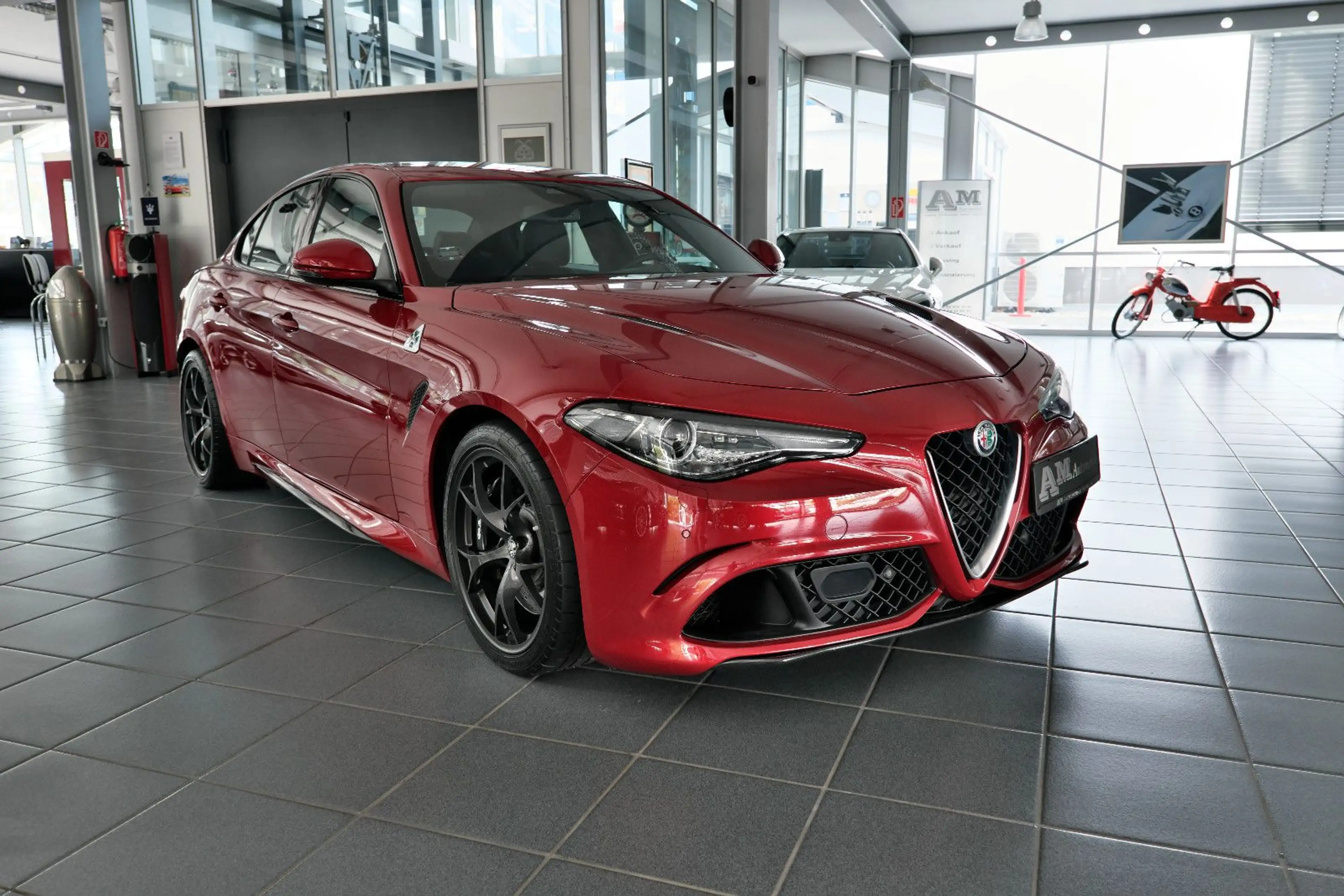 Alfa Romeo Giulia Quadrifoglio Rosso Competizione 1. Hand — photo 3