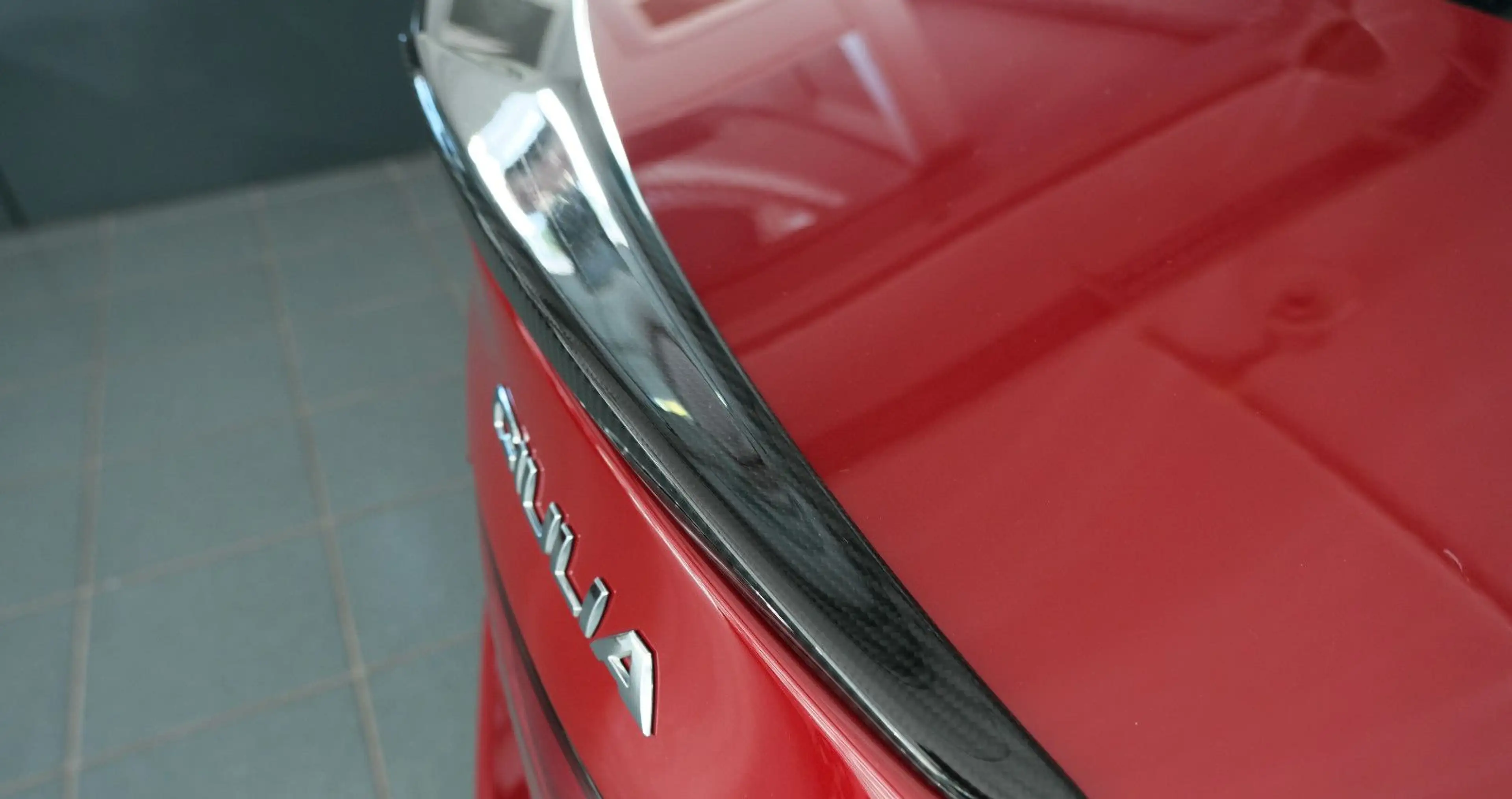 Alfa Romeo Giulia Quadrifoglio Rosso Competizione 1. Hand — photo 8