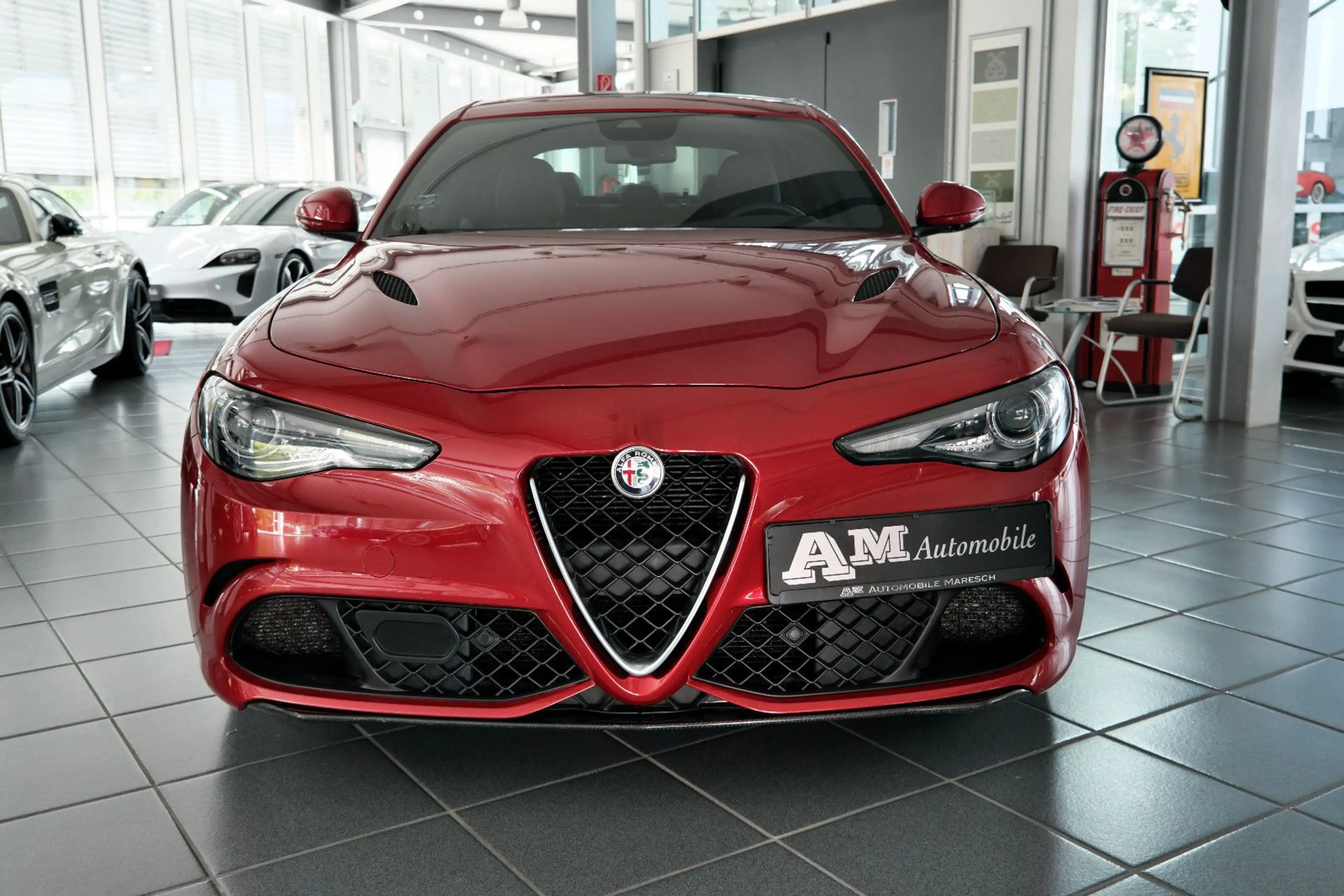 Alfa Romeo Giulia Quadrifoglio Rosso Competizione 1. Hand — photo 2