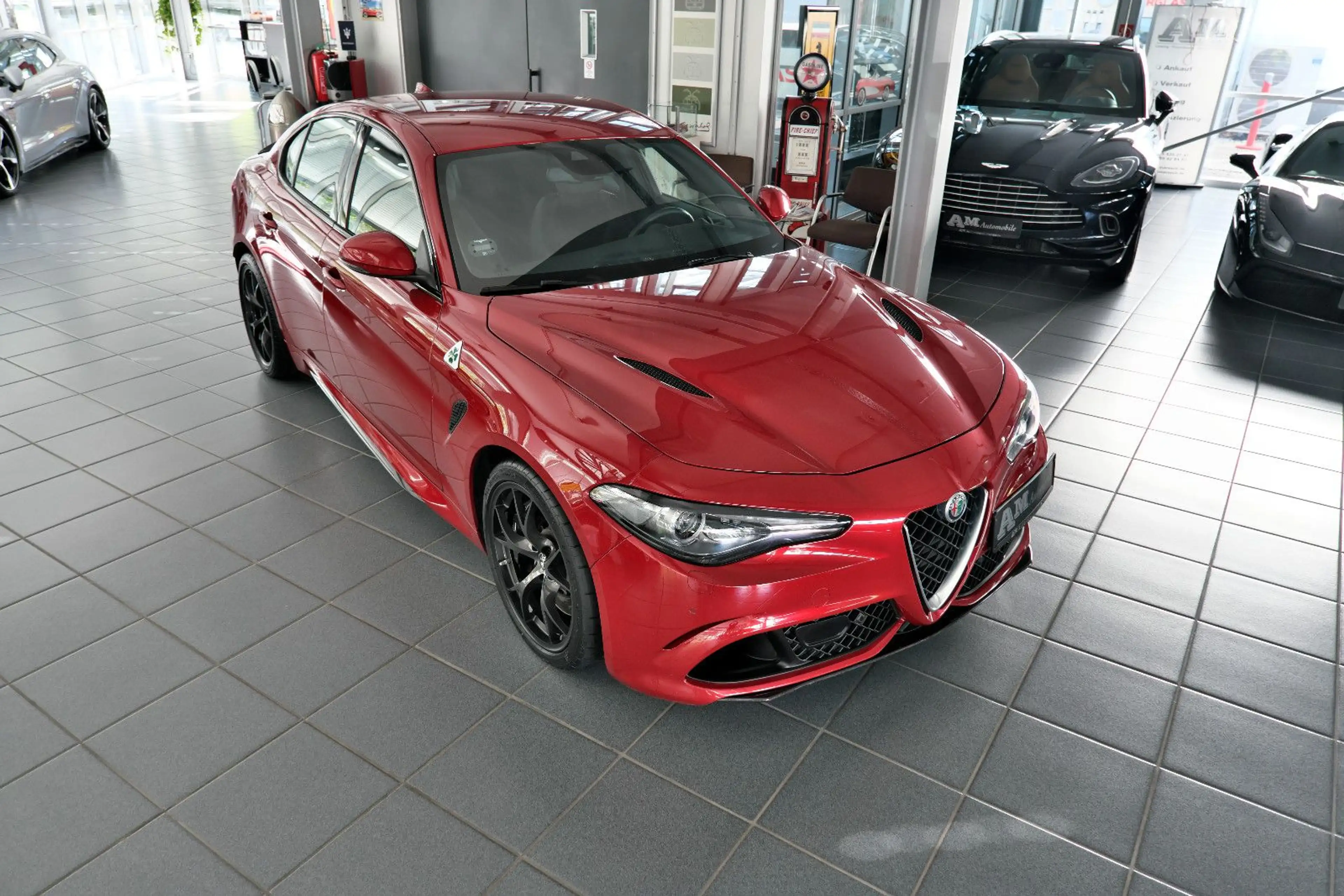 Alfa Romeo Giulia Quadrifoglio Rosso Competizione 1. Hand — photo 4
